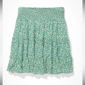 AE Floral Tiered Smocked Mini Skirt size medium American Eagle green skirt